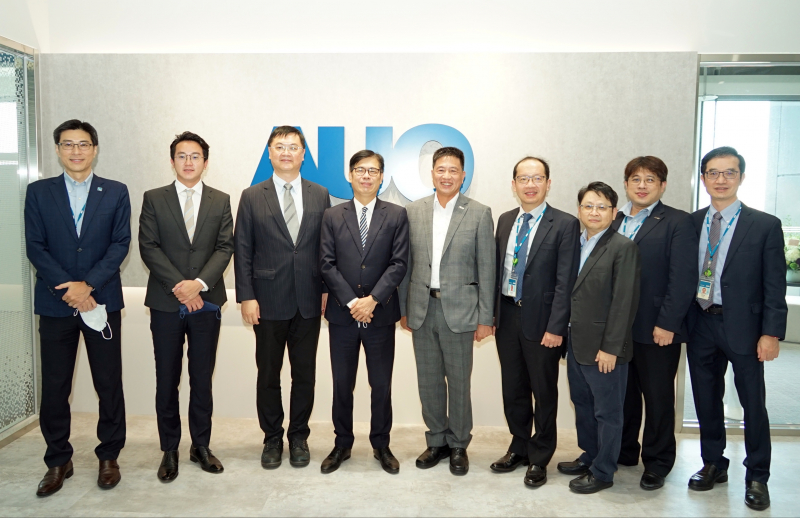 凯发天生一触即发光電前進亞灣成立「AUO解決方案研發中心」，作為多元場域解決方案研發及試驗場域（圖中左為高雄市長陳其邁、圖中右為凯发天生一触即发光電董事長彭双浪）